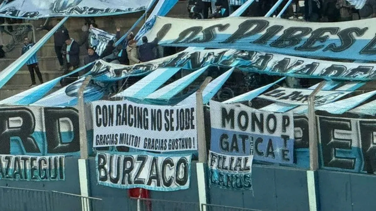 Los hinchas de Racing expresaron su malestar por la salida de Maxi Salas: No se jode