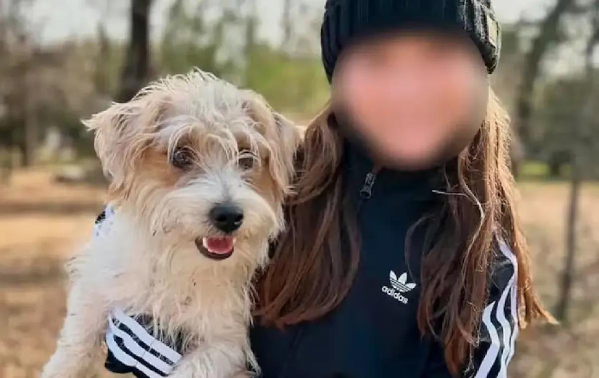 Mató al perro de una niña epiléptica por orinar su auto