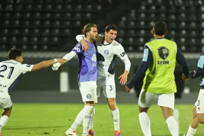 El campeón estrenó su estrella de la peor manera: perdió y quedó eliminado de la Copa Argentina