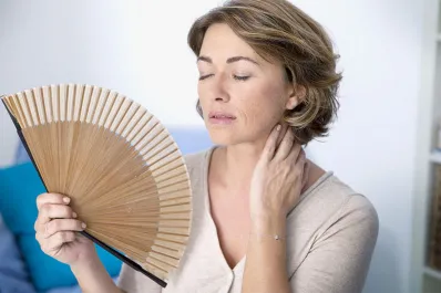 El alimento que los especialistas recomiendan para reducir los sofocones de la menopausia