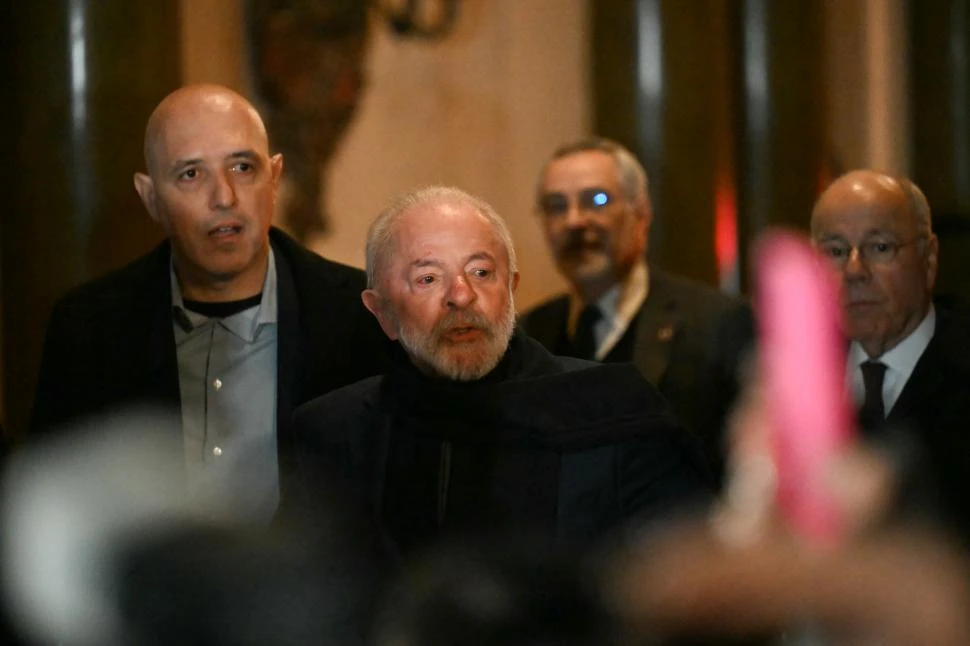 DIPLOMACIA. Lula llega a la embajada en Buenos Aires, en víspera de la 66ª Cumbre del Mercosur. 
