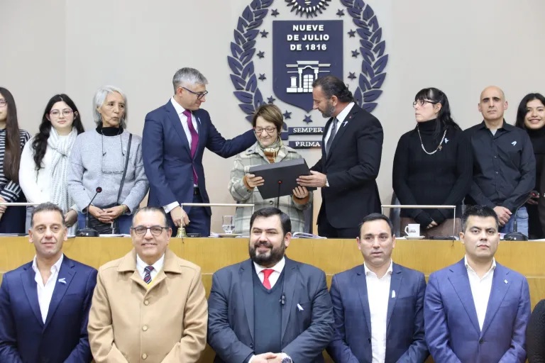Concejales radicales y peronistas de la capital se cruzaron por la suspensión de clases