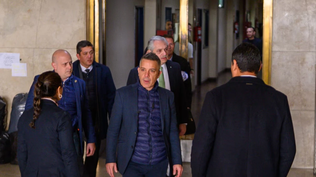Alberto Fernández declara en Comodoro Py por la causa de los seguros