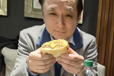 El Embajador de Japón probó el sánguche de milanesa: ¿cuál fue su reacción?