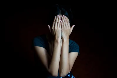 Cómo es vivir en un estado de bajón anímico y por qué genera alerta entre los psicólogos