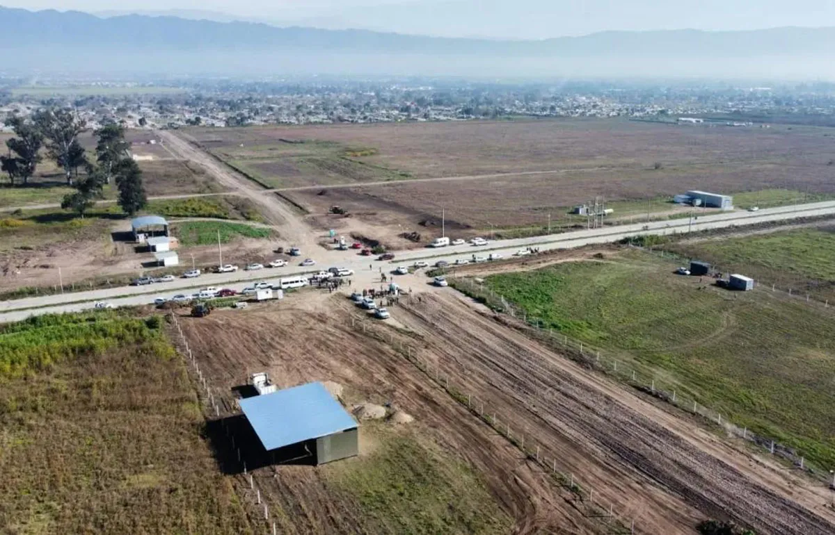 EL PREDIO. Son 100 hectáreas ubicadas en la zona sur de la Capital. Jaldo encabezó el acto de firma de contratos con las empresas constructoras
