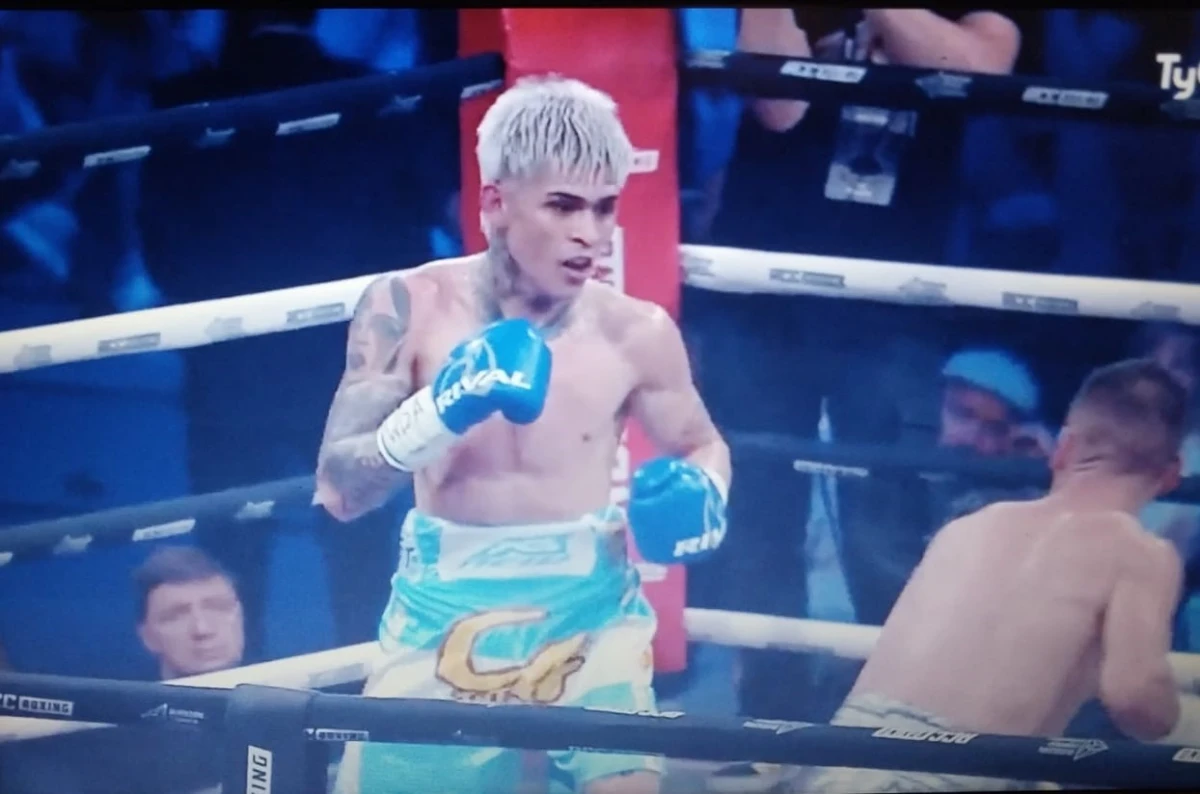 POR POCO. Ruiz pudo someter en varios pasajes al uzbeko. FOTO CAPTURA DE PANTALLA