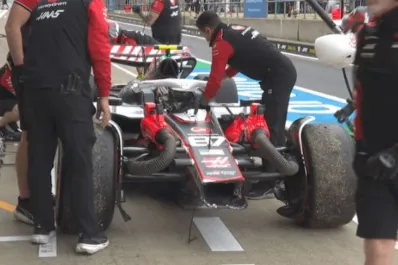 Las dos curiosidades en Silverstone: risa burlona del campeón mundial y el insólito choque del local