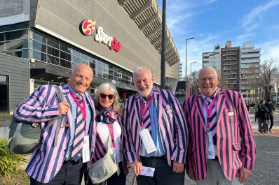 Los Silver Hippos: los exjugadores de rugby ingleses que siguen a su selección por el mundo y conquistan Argentina