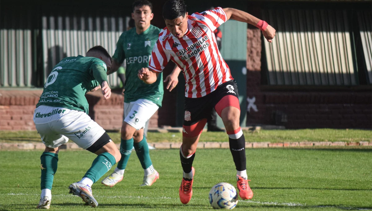 EN SANTIAGO. Con Martín Pino en la delantera, San Martín irá en busca de una nueva victoria como visitante en el torneo.