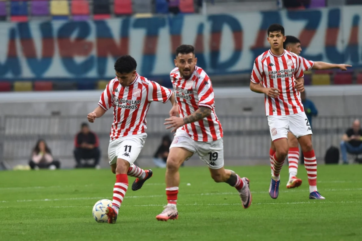 Juan Cuevas ingresó a los 5 minutos del primer tiempo en lugar de Cainelli.