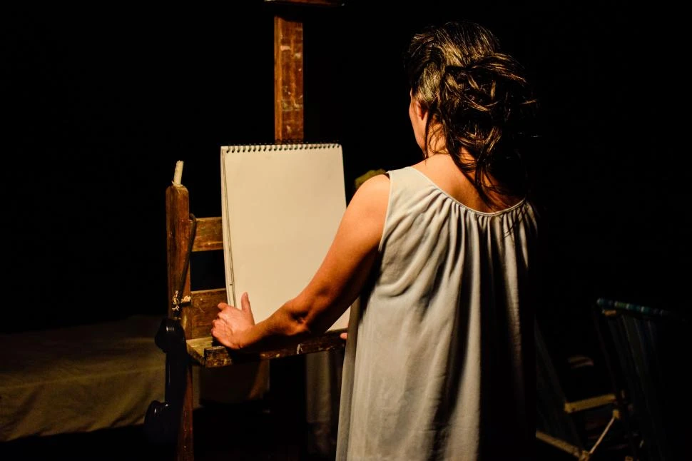 EN TIEMPO FINAL. Alejandra pinta rumbo a su muerte en “Respondé que ya casi es otoño”.