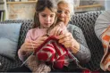 Por qué los pasatiempos de abuela son la clave para la salud mental, según los expertos