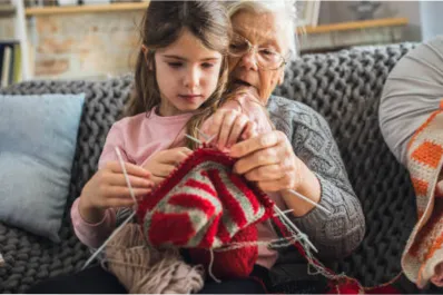 Por qué los pasatiempos de abuela son la clave para la salud mental, según los expertos