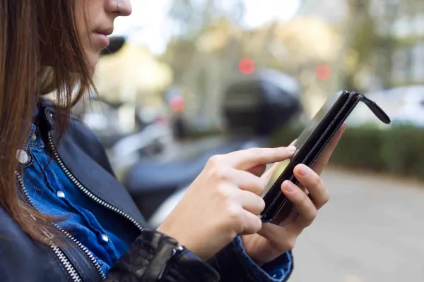 Conectados por una billetera: así cambió el envío de dinero entre familias