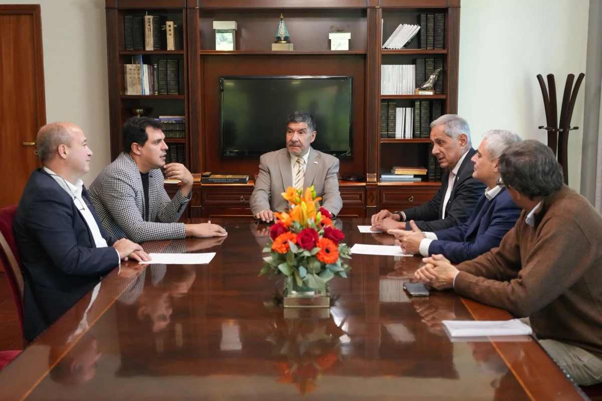 Reunión en la Legislatura. PRENSA HLT