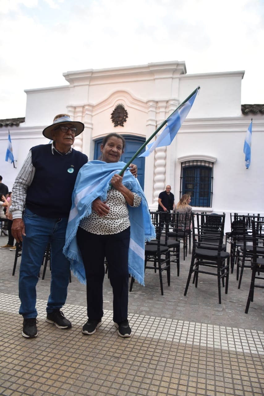 La Independencia se celebró en las calles con una multitudinaria vigilia y fervor patrio
