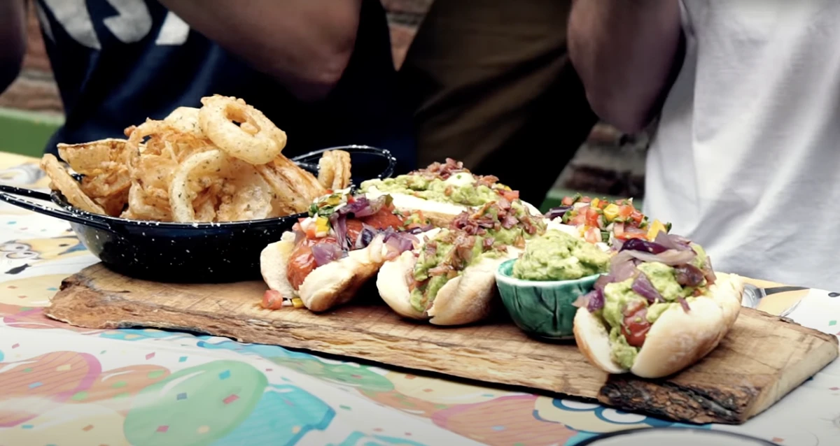 Cómo hacer una pancho party, la juntada de presupuesto bajo que hace furor en las redes