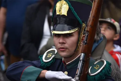 Video: así fue el desfile cívico militar por los festejos del 9 de Julio en Tucumán