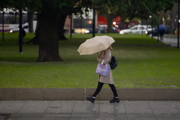 Tras la niebla y el frío vuelve el agua: ¿en qué provincias podría llover durante el feriado?
