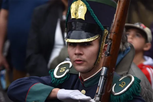 Video: así fue el desfile cívico militar por los festejos del 9 de Julio en Tucumán