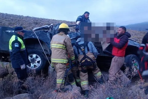 Tragedia en Amaicha del Valle: un muerto y cuatro heridos tras caer una camioneta a un precipicio