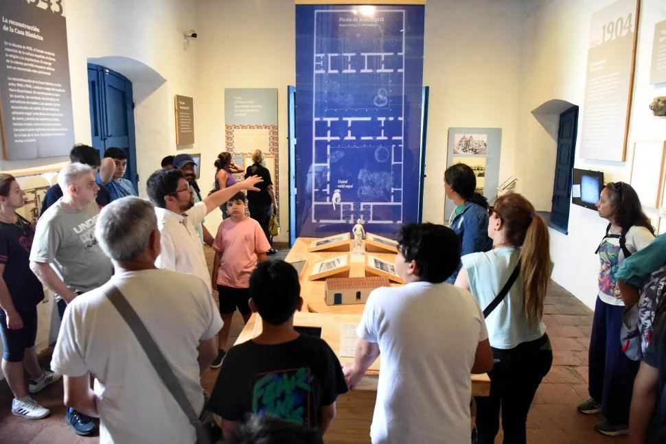 INELUDIBLE EN VACACIONES. Conviene recorrer el museo escuchando con atención las mil historias que atesora la Casa de la Independencia. Hay mucho para descubrir en sus salas.  