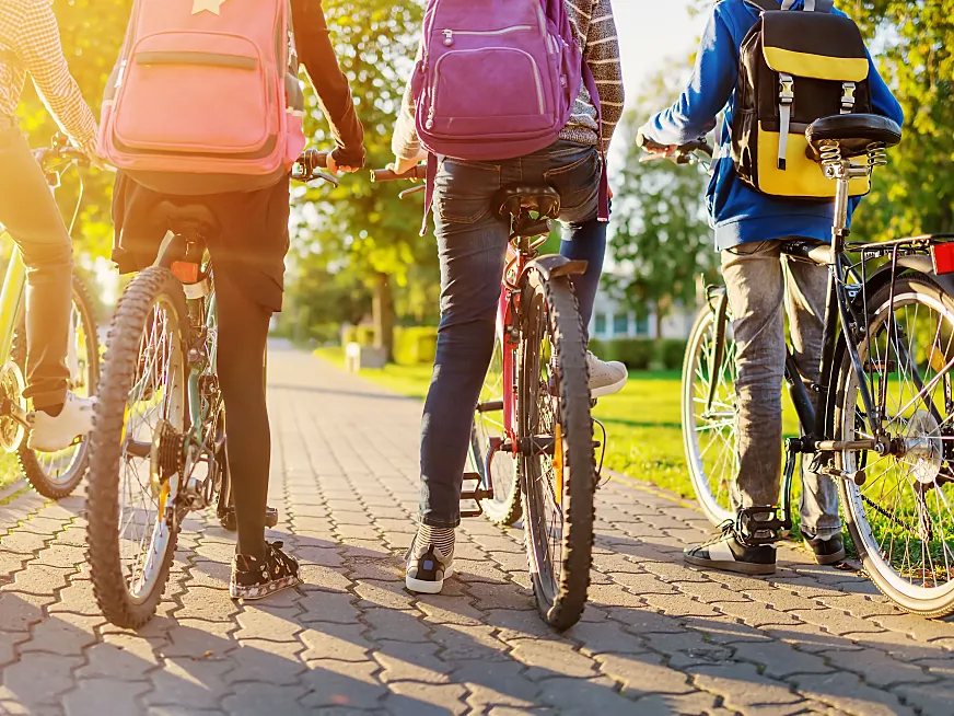 EN BICICLETA. Que un niño se desplace solo depende del desarrollo emocional de cada uno.