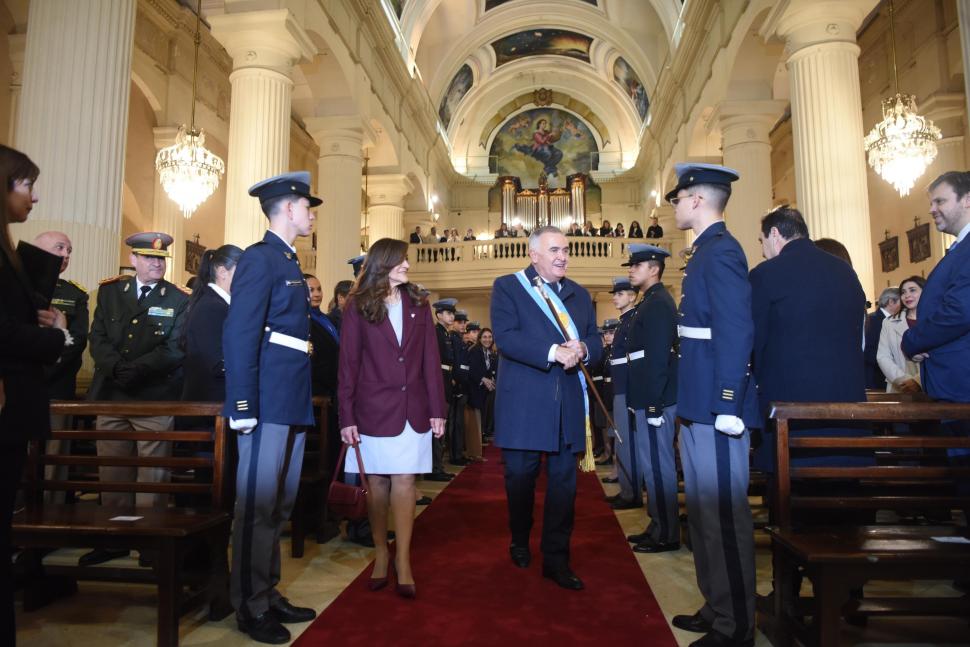 SALUDOS. El gobernador Jaldo y la primera dama, Ana María Grillo.