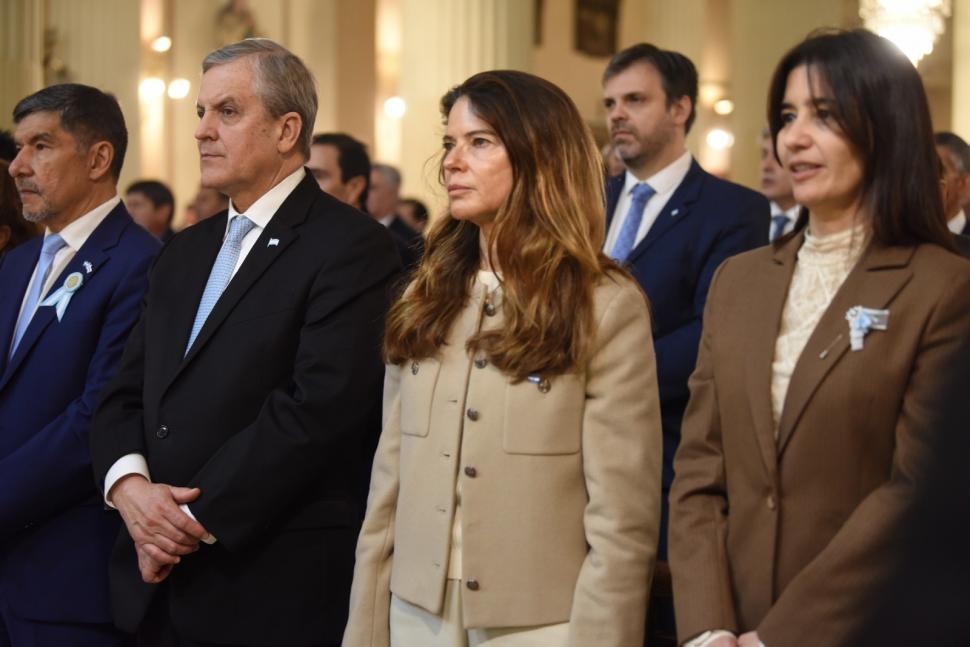 DE DOS PODERES. Acevedo, junto a Leiva, Sbdar y Rodríguez Campos.