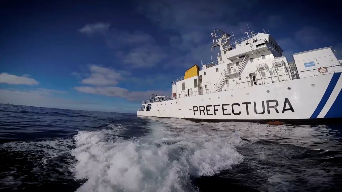 EDUCACIÓN NAVAL. La Prefectura implementó por primera vez una modalidad a distancia para el curso de Patrón Motorista Profesional de Segunda, que combina clases virtuales con prácticas presenciales.