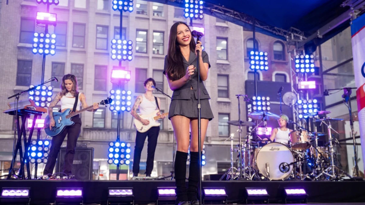 OLIVIA RODRIGO. La cantante cubre los costos de terapia para su equipo dentro y fuera de su gira mundial, una medida que fue destacada por integrantes de su staff.