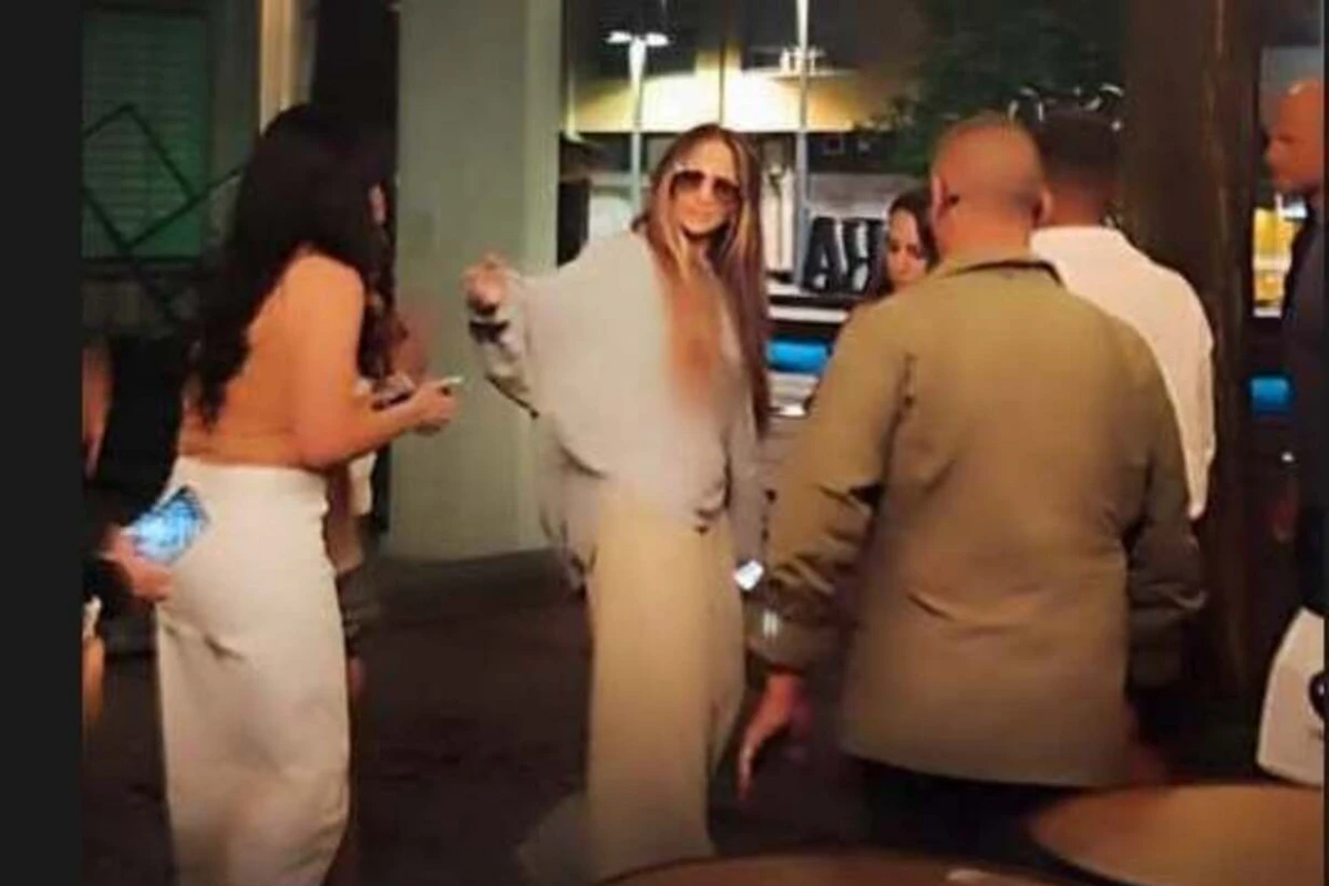 Jennifer López, encantada con Pontevedra: cena con estrella Michelin y compra un bikini ‘made in Spain’