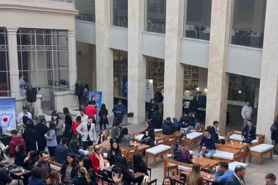 Cumple 10 años el programa de formación de Derecho de la UNT que usa bufanda