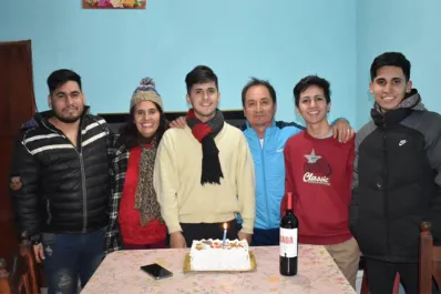 Influencer solidario: movilizado por las necesidades urgentes, todos los días tiende una mano a personas en situación de calle