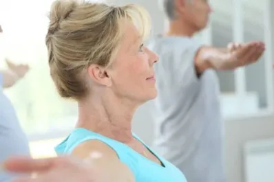 El ejercicio más eficiente para fortalecer piernas y glúteos en las mujeres de 50 años