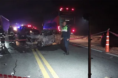 Tragedia en Vipos: un auto chocó contra un camión y dos hombres murieron calcinados
