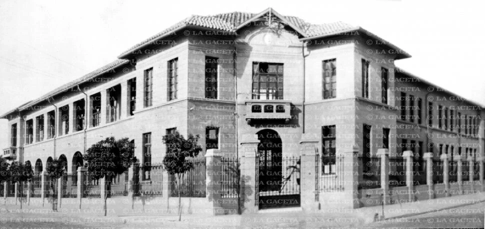 Recuerdos fotográficos: la escuela Belgrano, nacida en el festejo del Centenario