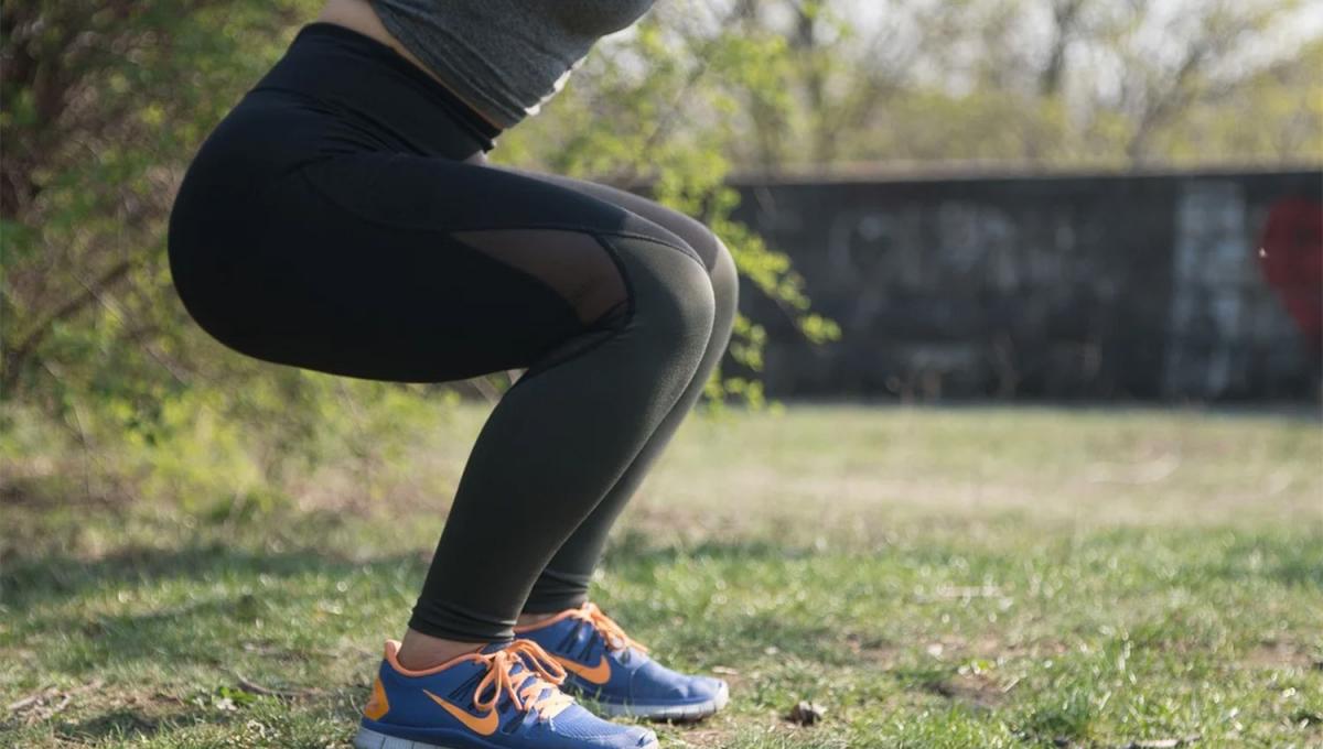 El ejercicio más eficiente para fortalecer piernas y glúteos en las mujeres de 50 años