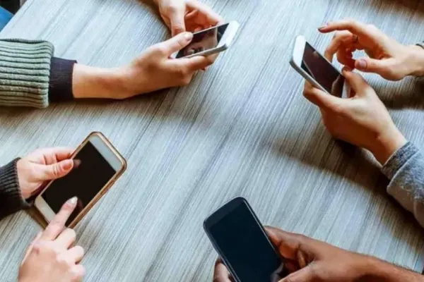 Cómo usar menos el celular: herramientas, ajustes y apps para recuperar el control de tu tiempo