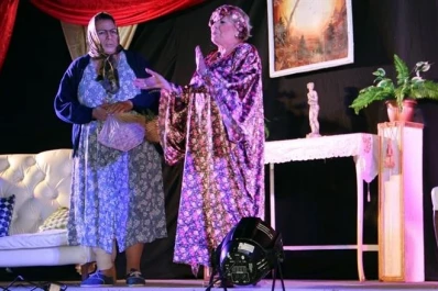 Desafíos cotidianos: humor en ficción y en stand up