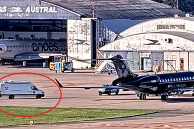 El piloto del jet de Scatturice admitió que despegó desde un aeropuerto no declarado