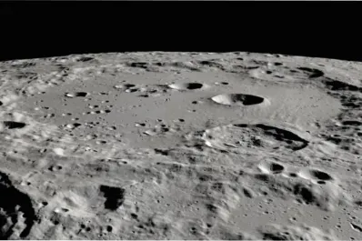 La NASA captó una serie de letras en la superficie de la Luna