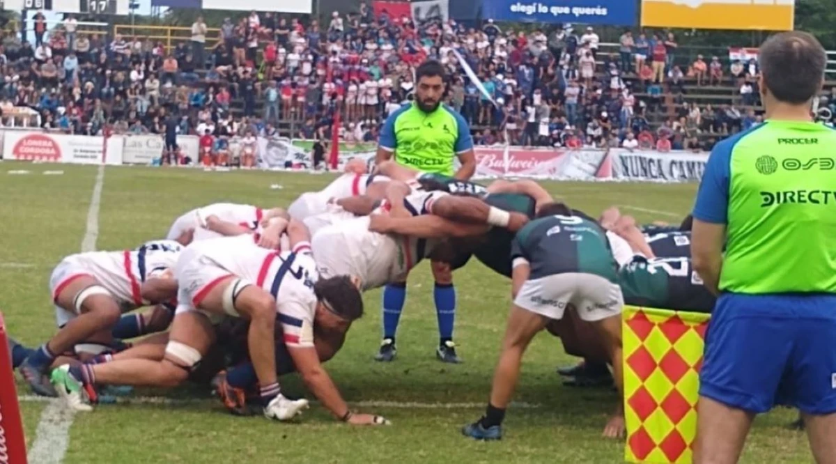 INTENSOS. Los partidos entre Natación y Gimnasia y Tucumán Rugby son siempre entretenidos.