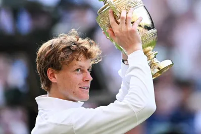 Jannik Sinner derrota a Alcaraz en la final de Wimbledon y conquista su cuarto Grand Slam