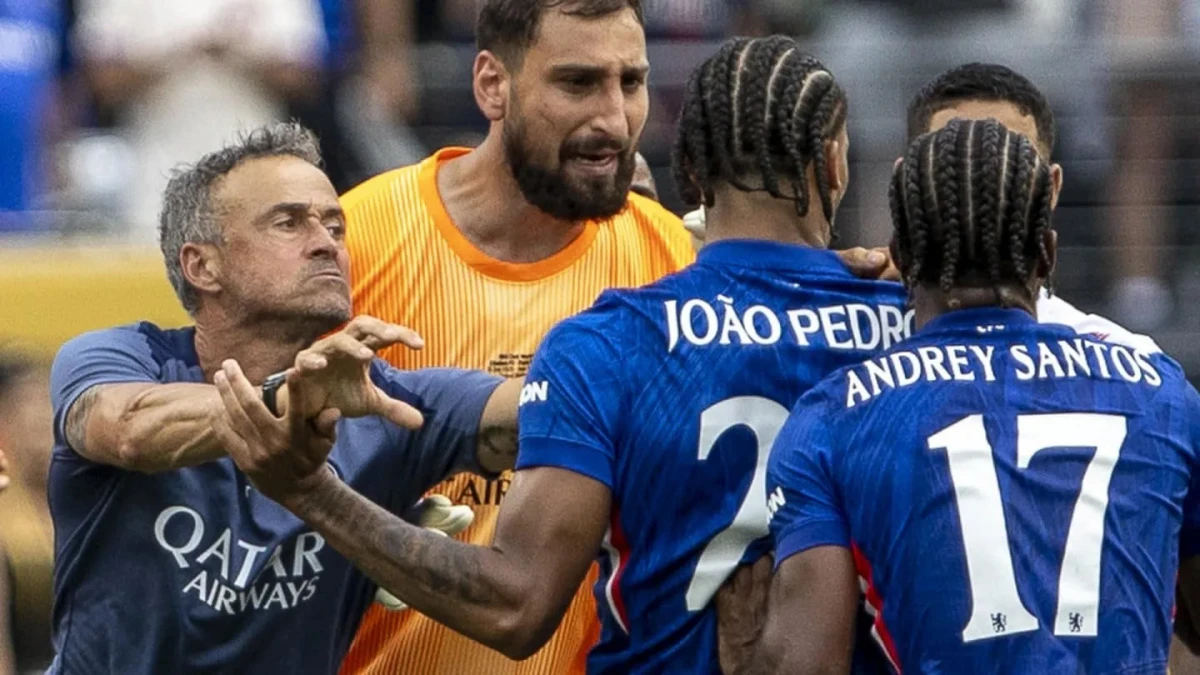 INCIDENTES. Tras el partido, Joao Pedro, de Chelsea, tuvo un encontronazo con Luis Enrique, entrenador de PSG.