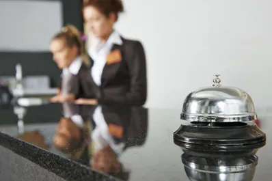 Ofertas de empleo en hostelería en España: se buscan camareros y cocineros para hoteles de lujo este verano