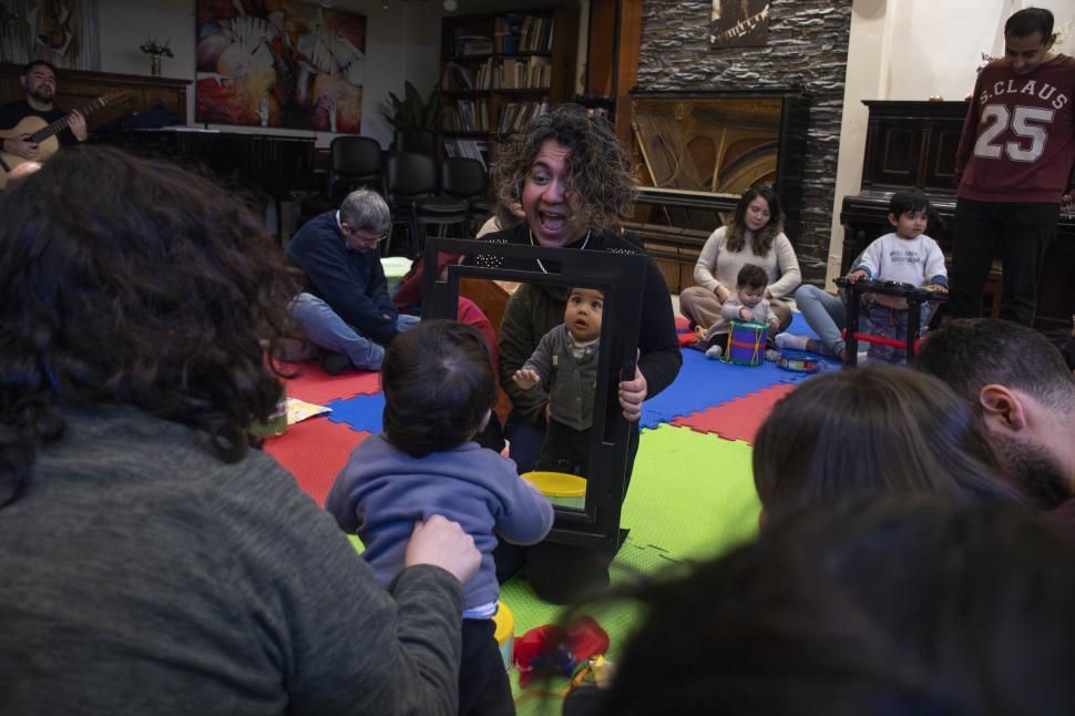 PARA NIÑOS. Noélida Ledesma trabaja la música en las infancias.