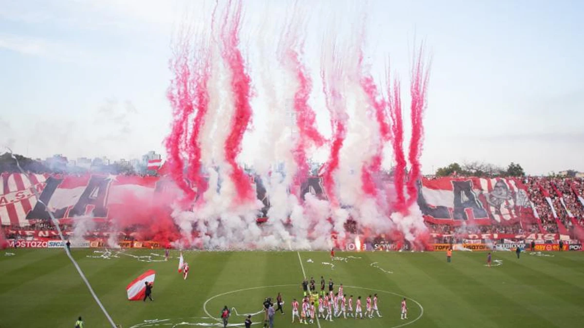 PREPARAN EL VIAJE. Los hinchas santos ya comenzaron a moverse para estar presentes en el duelo contra River.