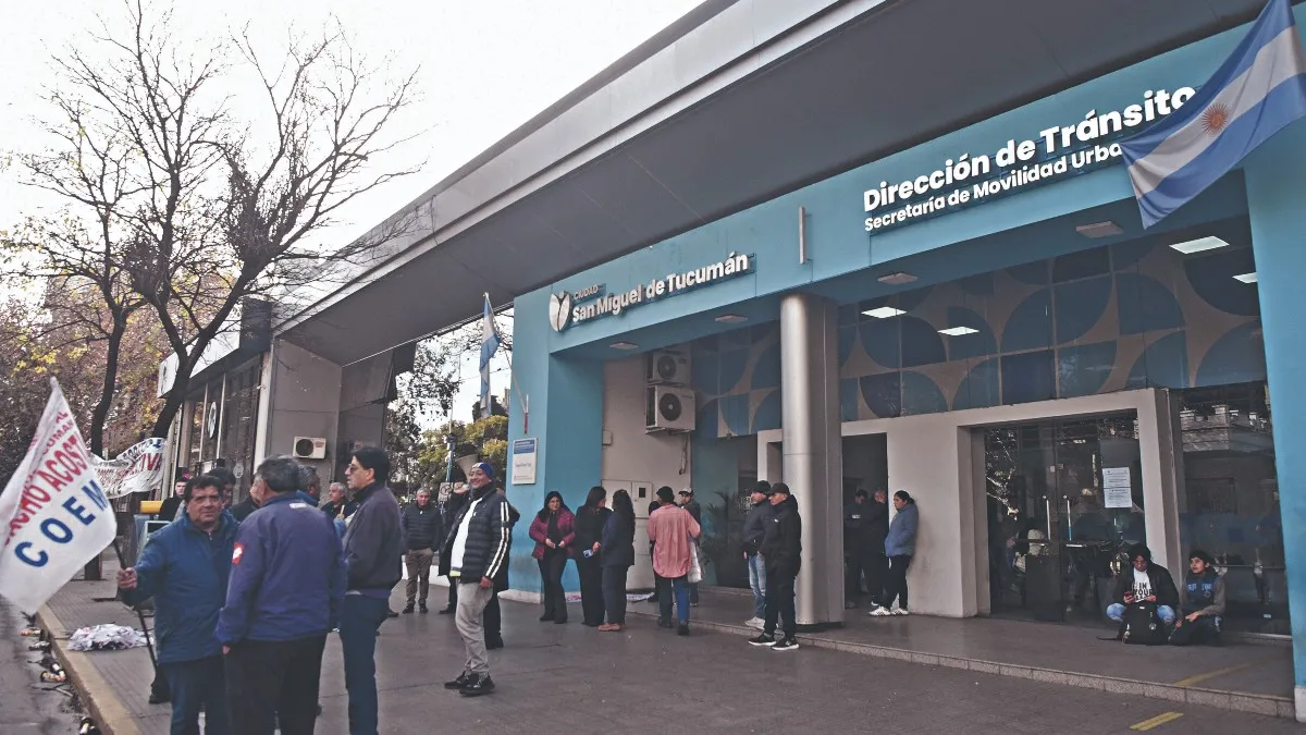 RECLAMOS. La movilización organizada por SOEM tuvo como eje las condiciones edilicias y salarias. 